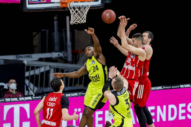 与前腰插上 与前腰插上