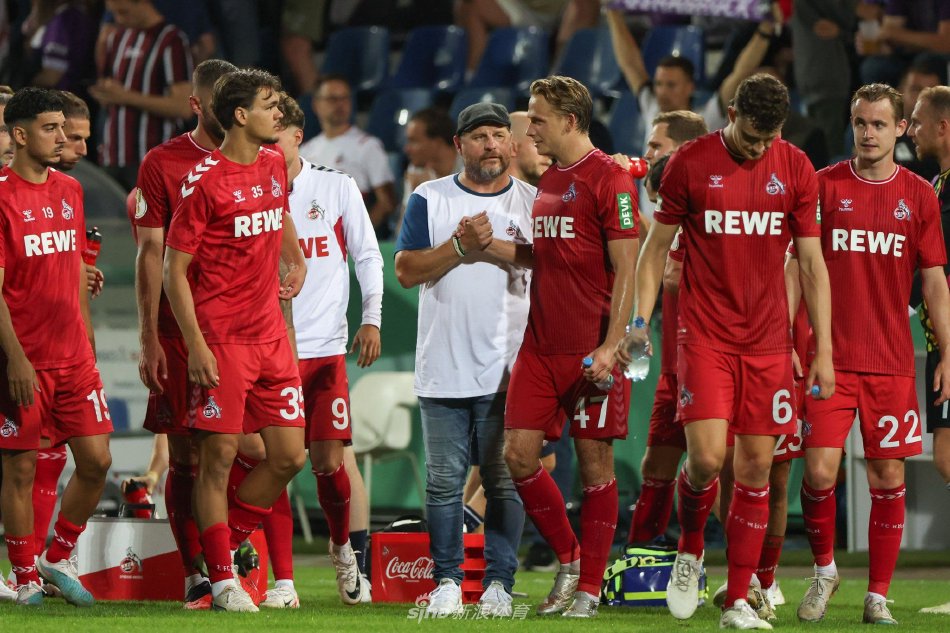 在俱乐部接 在俱乐部接