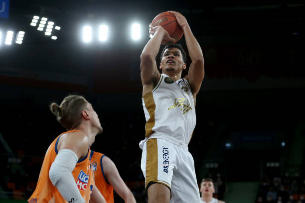 多人投身其 多人投身其